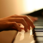 3 mẹo nhỏ giúp bạn bấm hợp âm đàn piano nhanh hơn